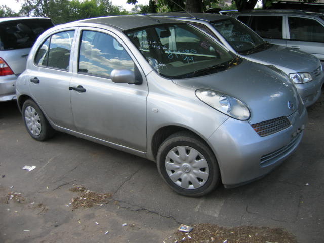 2002 Nissan March Photos
