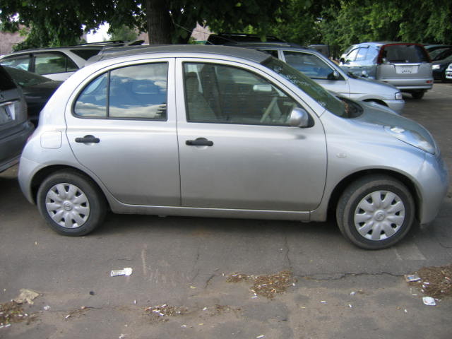 2002 Nissan March Pictures