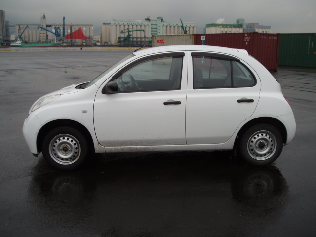 2002 Nissan March Pictures