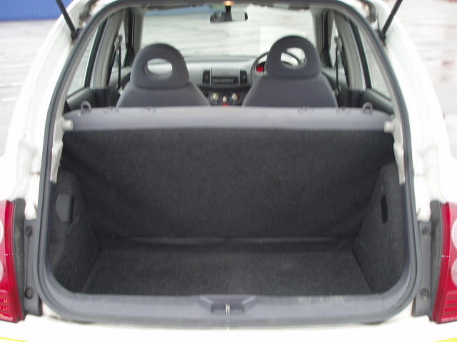 2002 Nissan March Photos