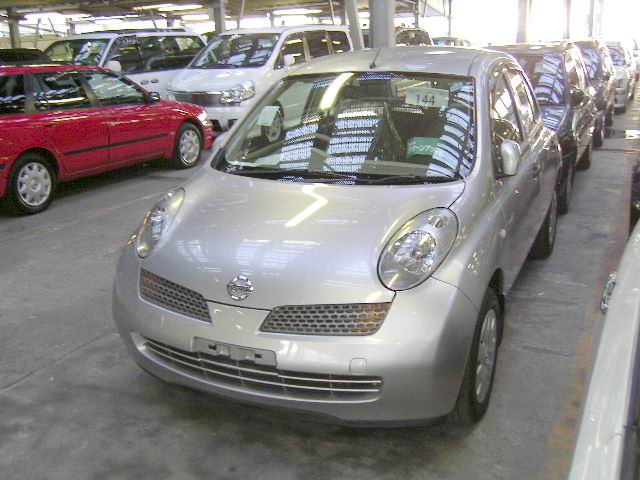 2002 Nissan March Images