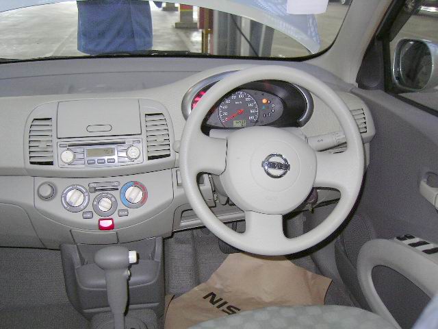 2002 Nissan March Pictures
