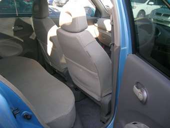 2002 Nissan March Images