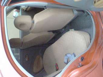 2002 Nissan March Images