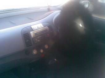2002 Nissan March Pictures