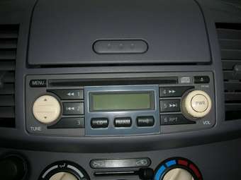 2002 Nissan March Pictures