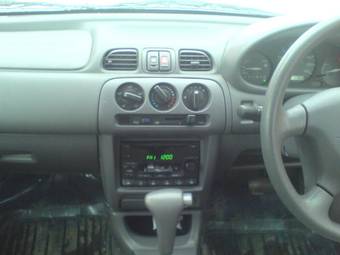 2002 Nissan March Photos