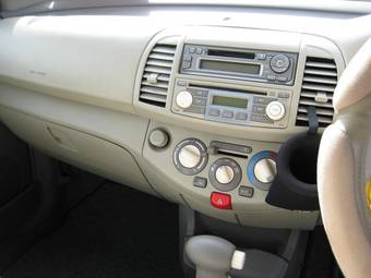 2002 Nissan March Images