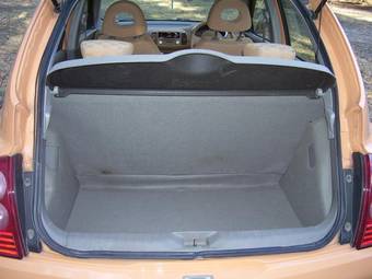 2002 Nissan March Pictures
