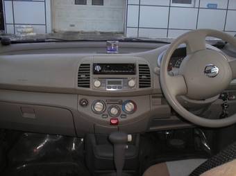 2002 Nissan March Pictures