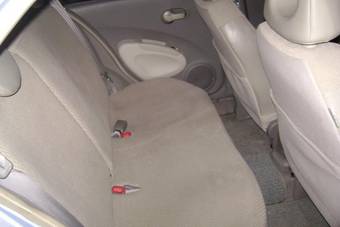 2002 Nissan March Pictures