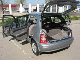 2002 Nissan March Pics