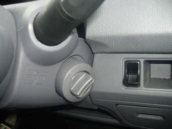 2002 Nissan March Pictures