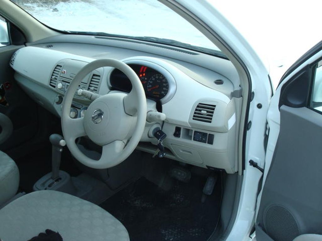 2003 Nissan March