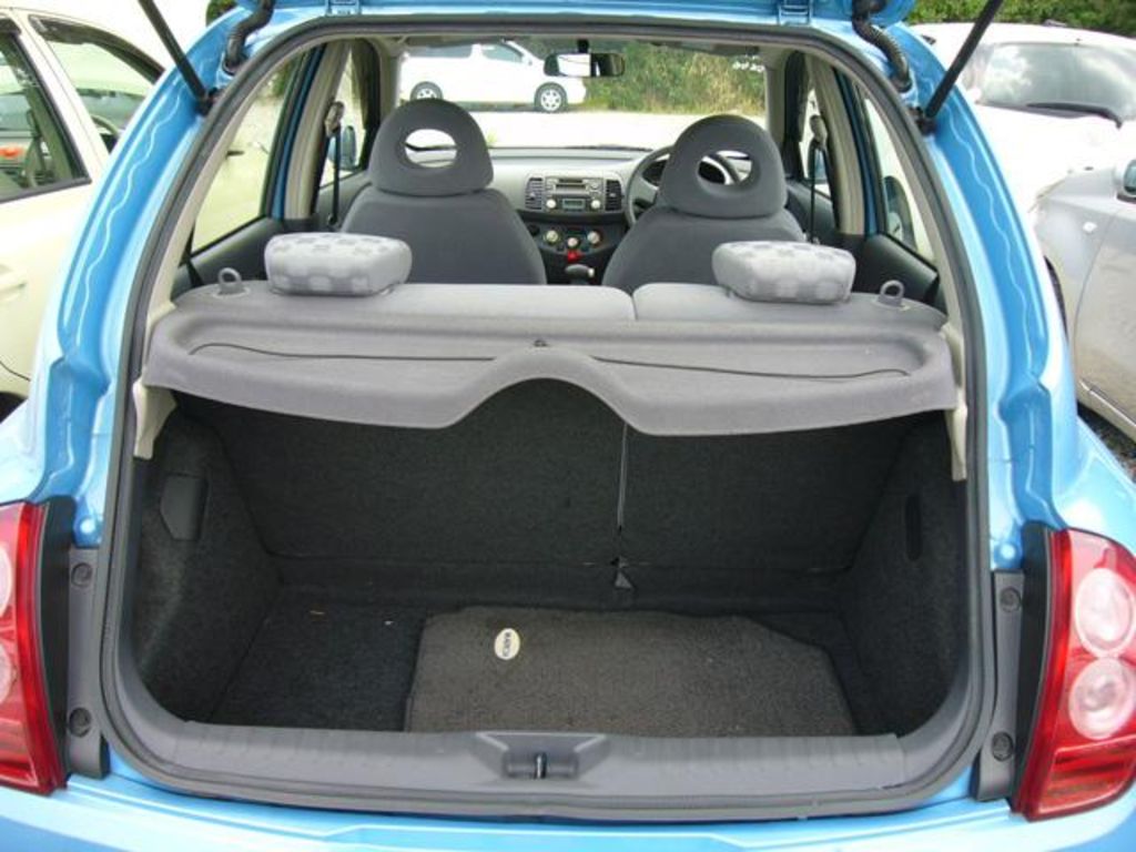 2003 Nissan March
