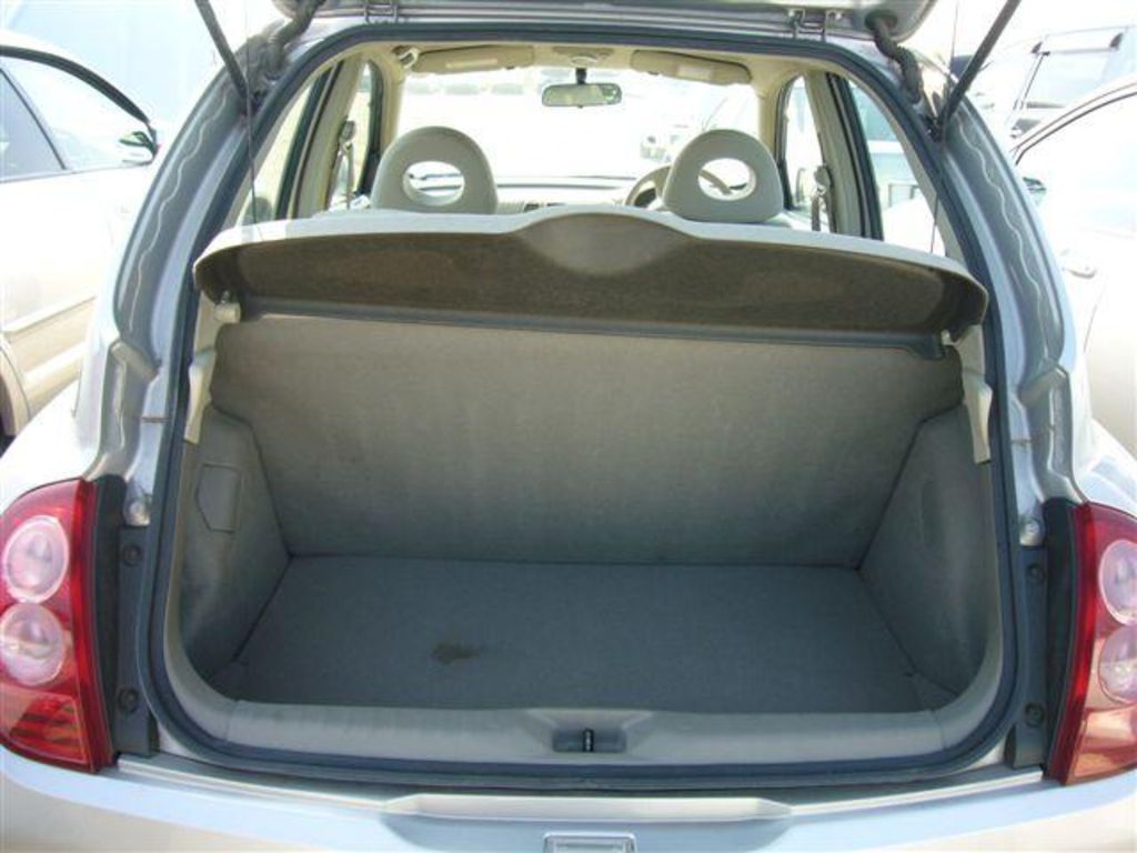 2003 Nissan March
