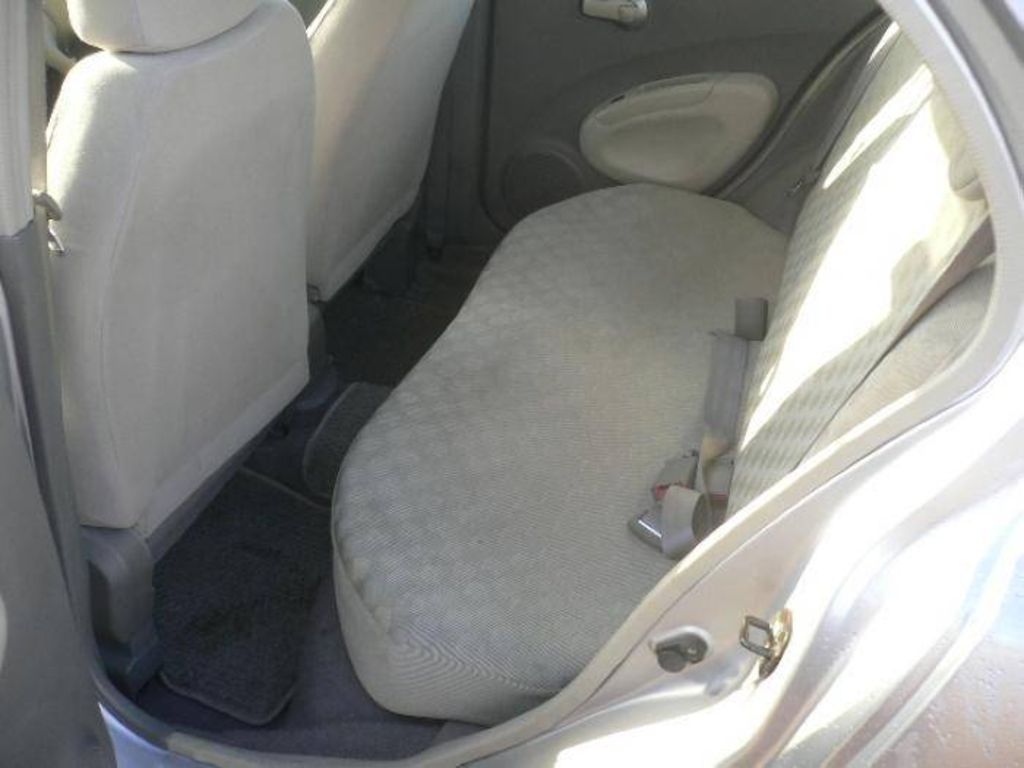 2003 Nissan March