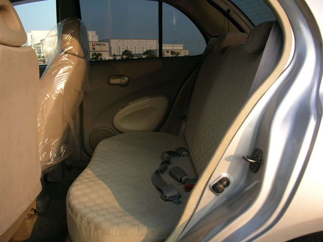 2003 Nissan March