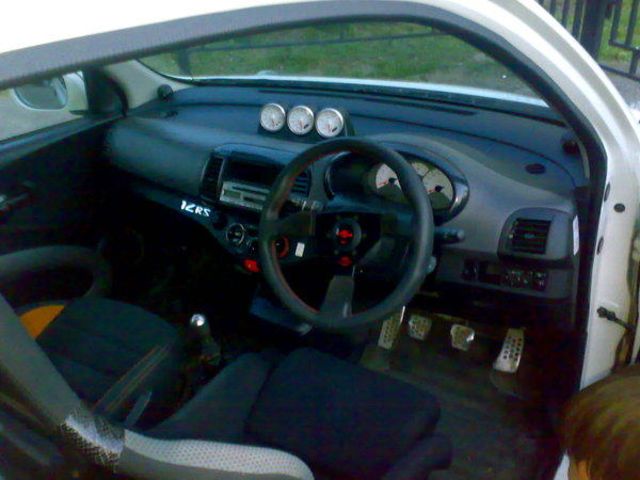 2003 Nissan March