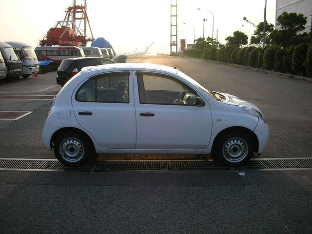 2003 Nissan March