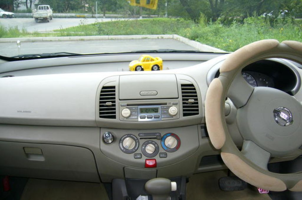 2003 Nissan March