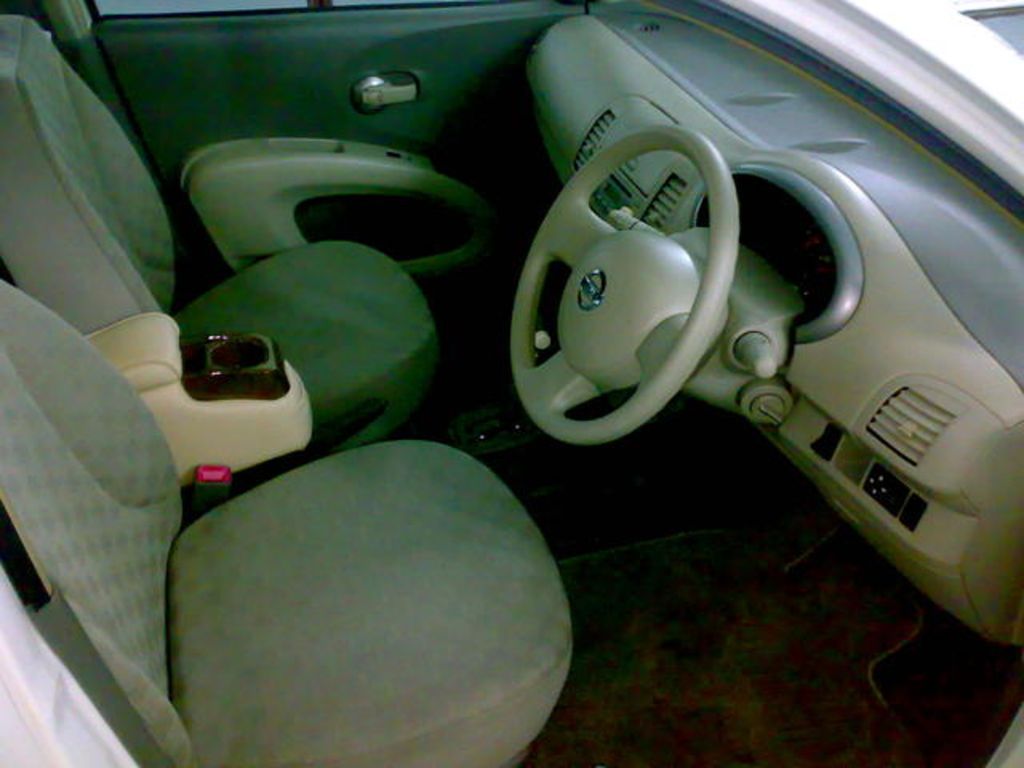 2003 Nissan March
