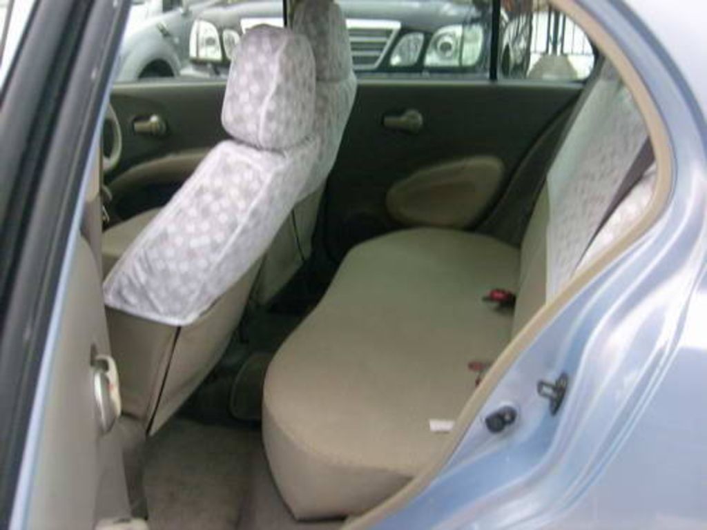 2003 Nissan March