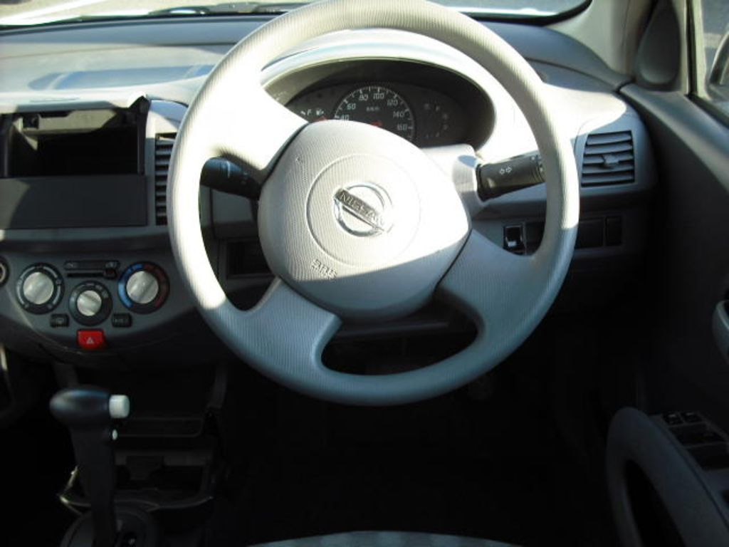 2003 Nissan March