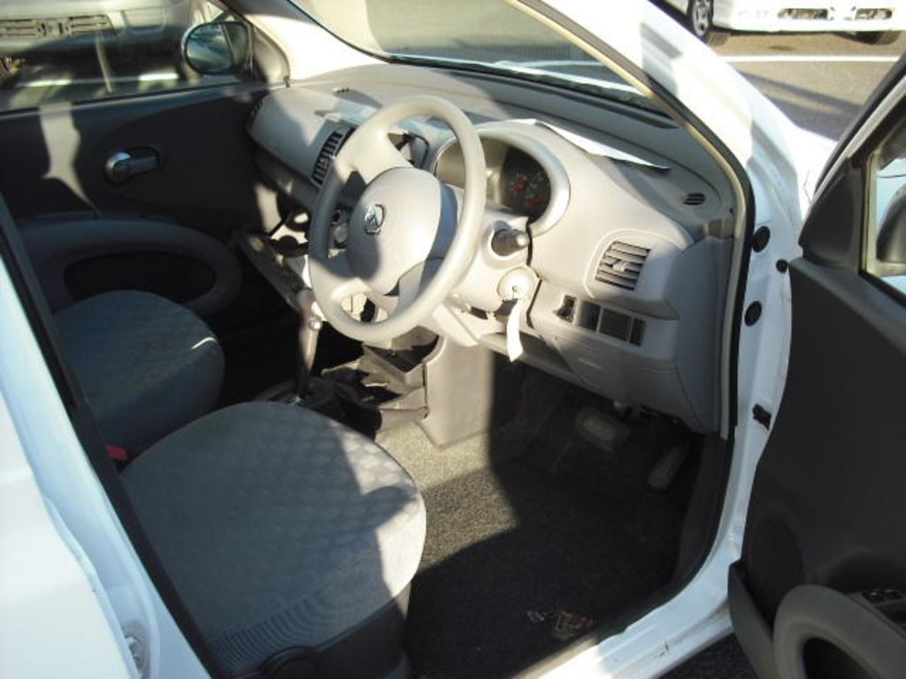 2003 Nissan March