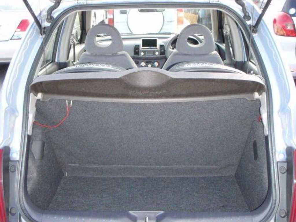 2003 Nissan March
