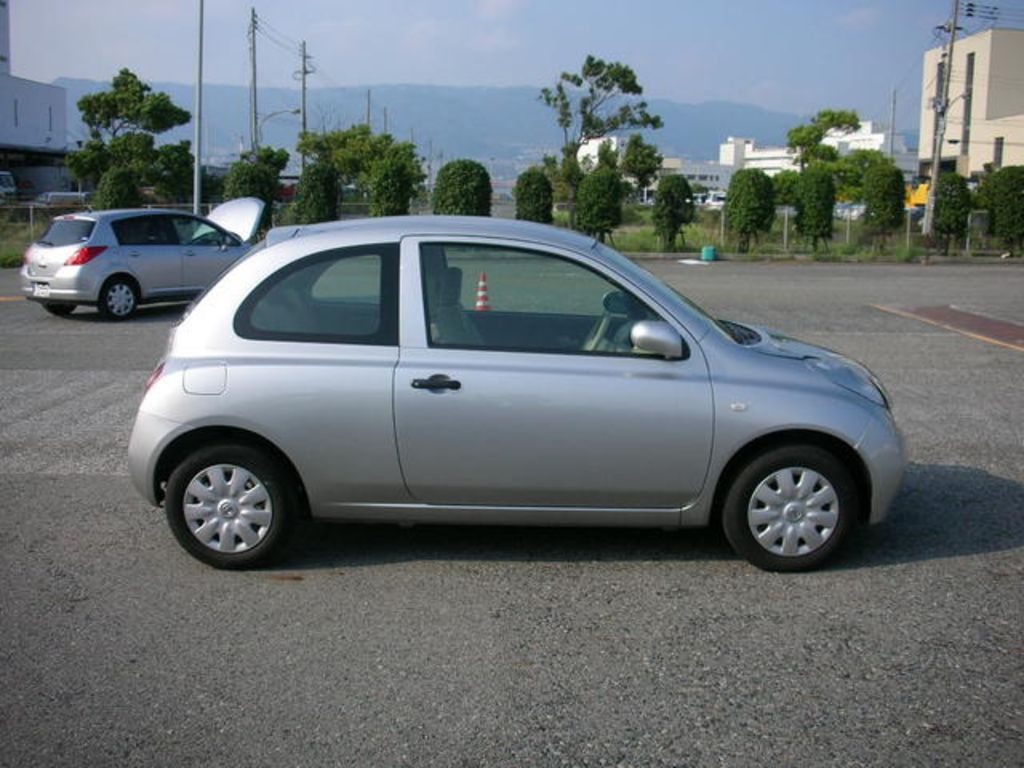 2003 Nissan March