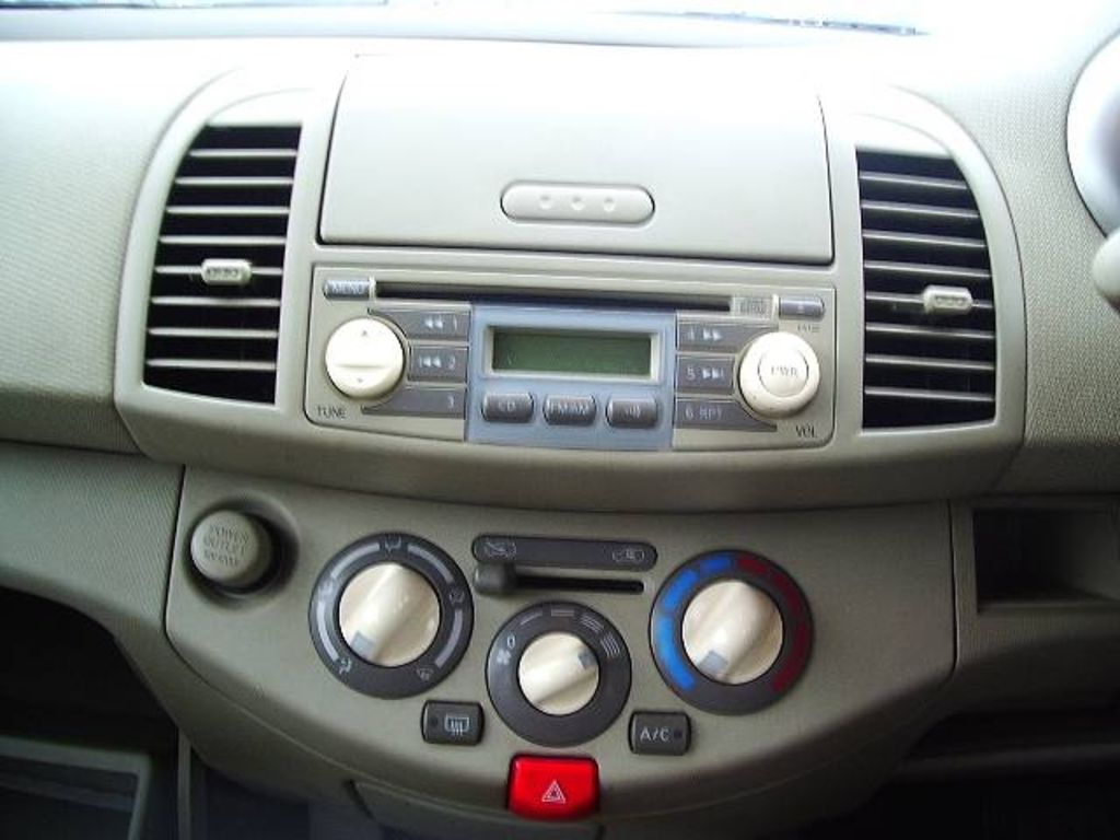 2003 Nissan March