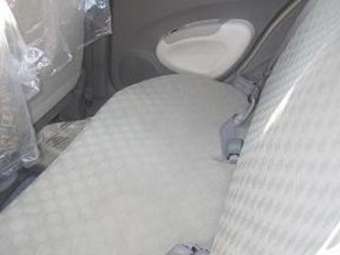 2003 Nissan March Pictures