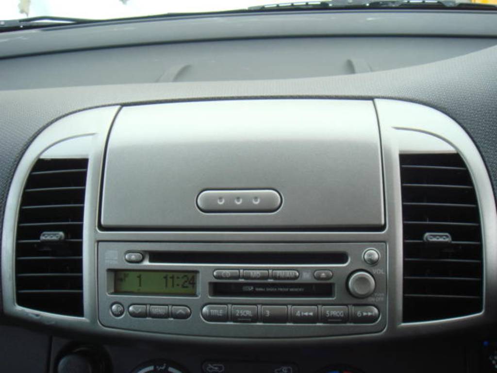 2004 Nissan March