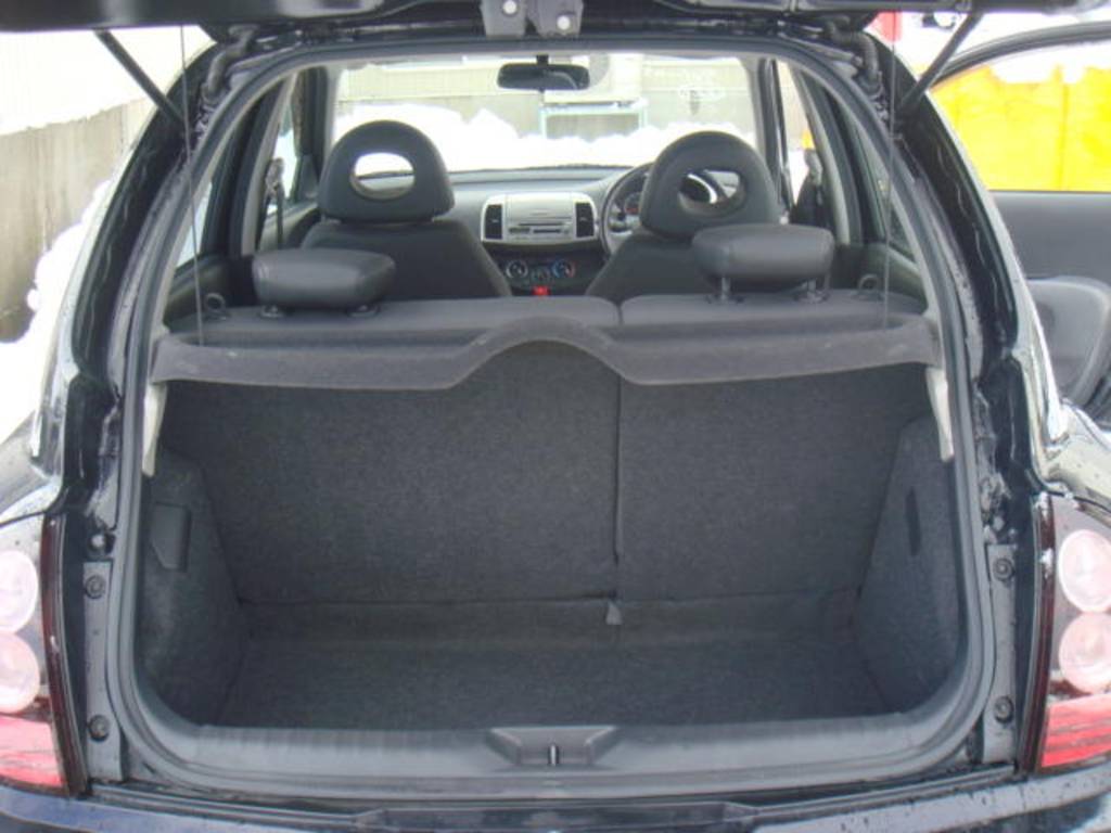 2004 Nissan March