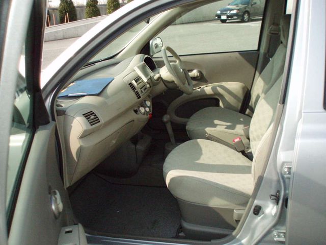 2004 Nissan March