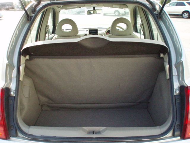 2004 Nissan March