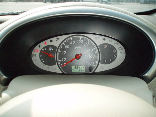 2004 Nissan March