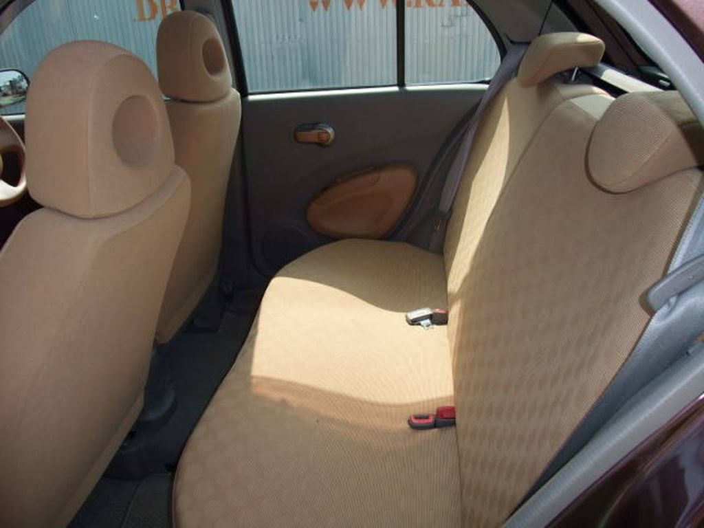 2004 Nissan March