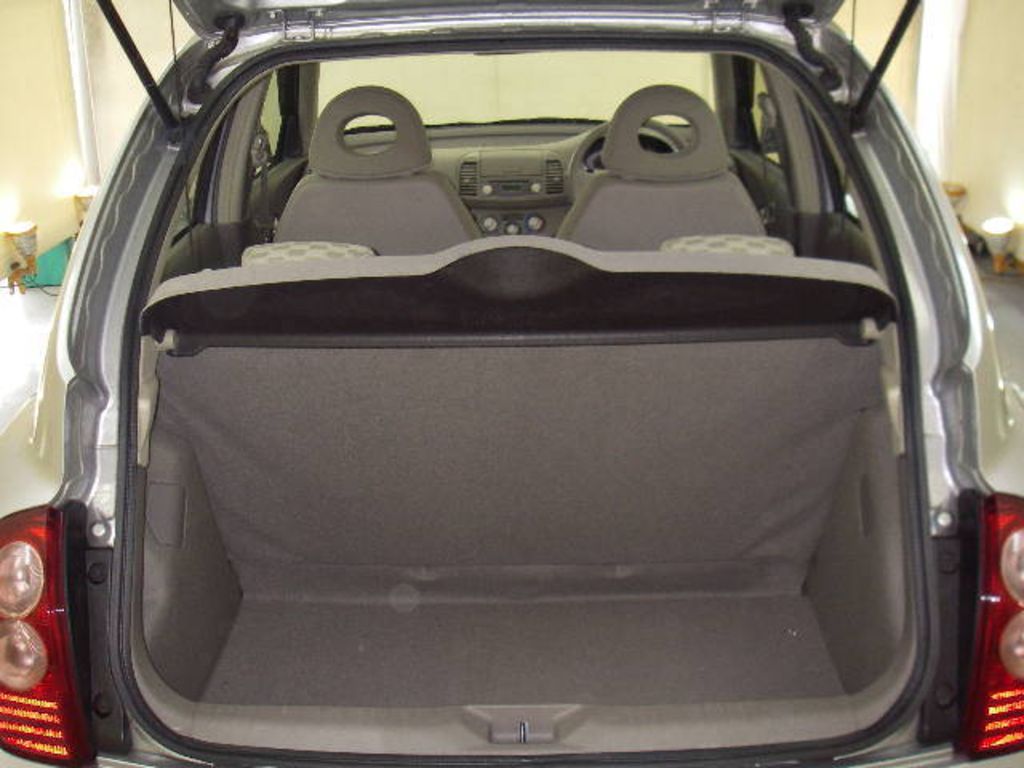 2004 Nissan March