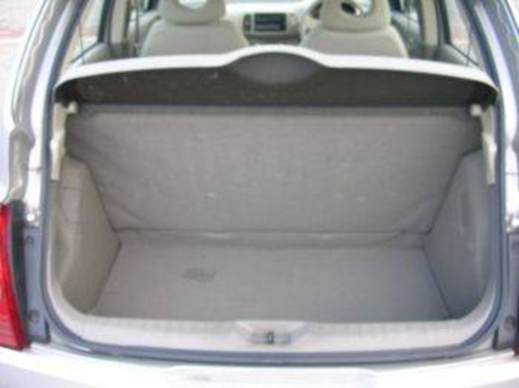 2004 Nissan March