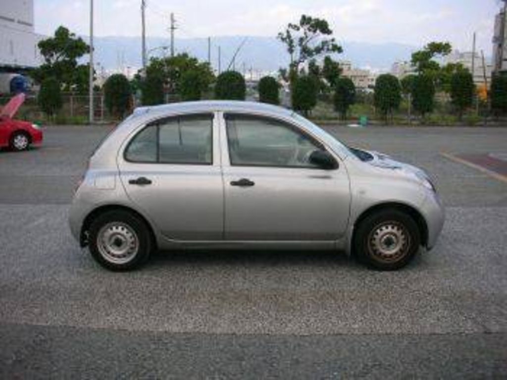 2004 Nissan March