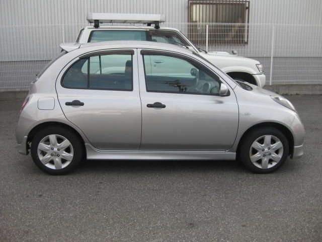 2004 Nissan March