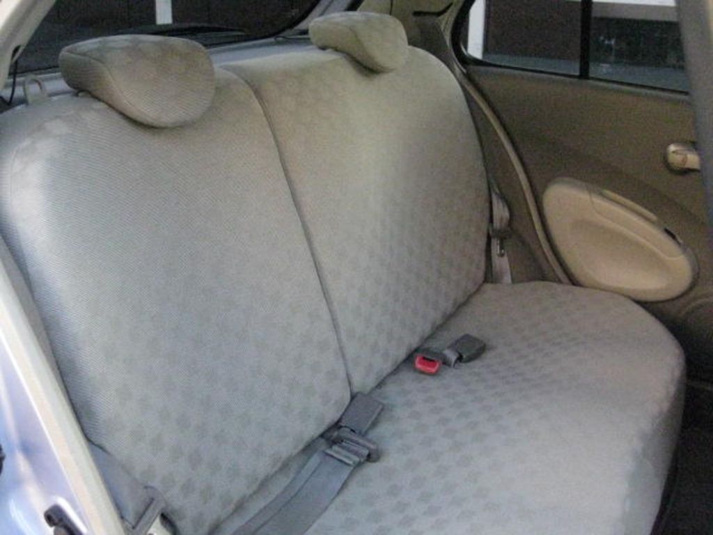 2004 Nissan March