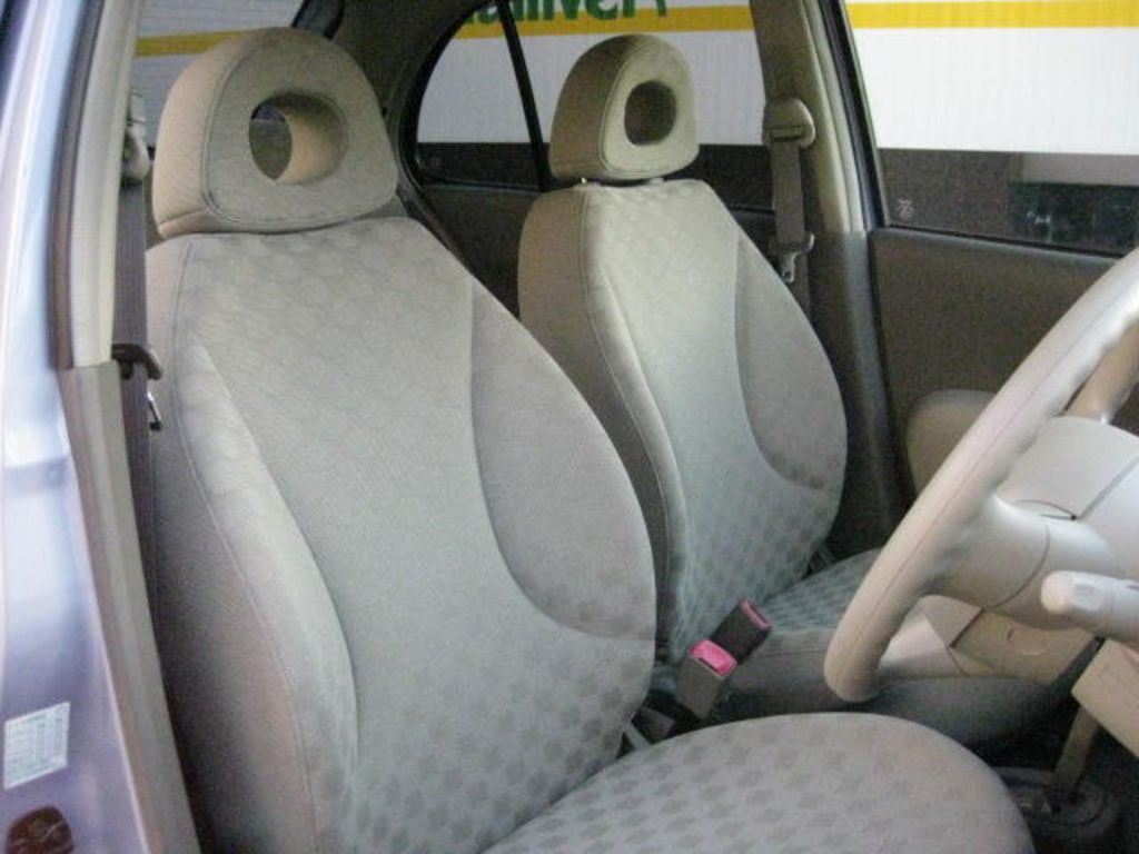 2004 Nissan March