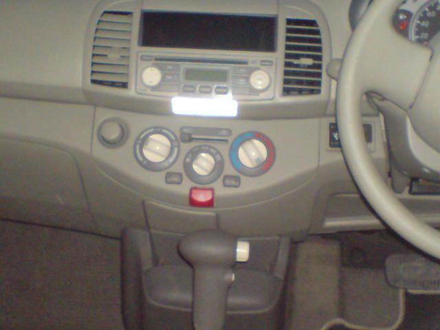 2004 Nissan March
