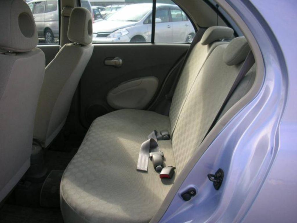 2004 Nissan March