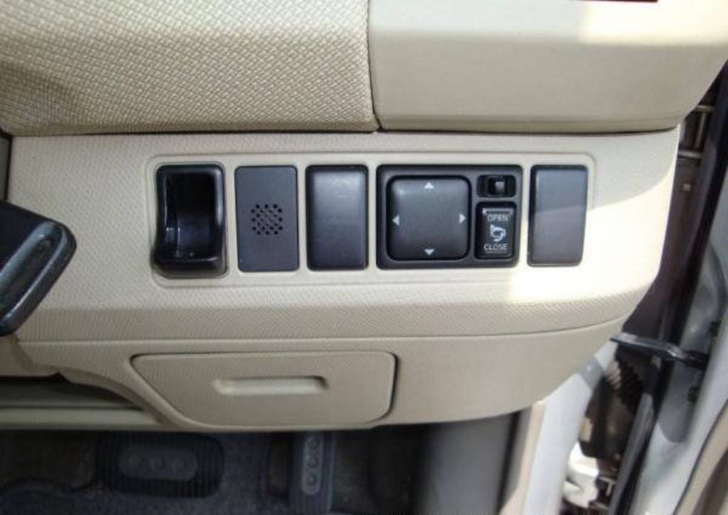 2004 Nissan March