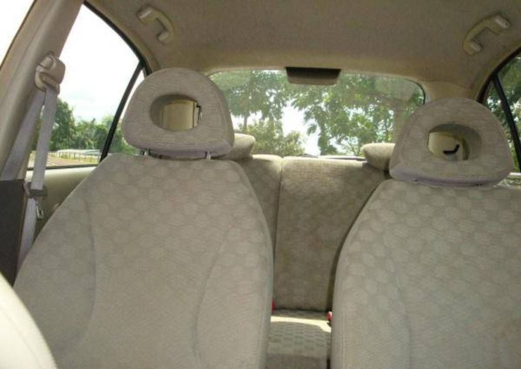 2004 Nissan March
