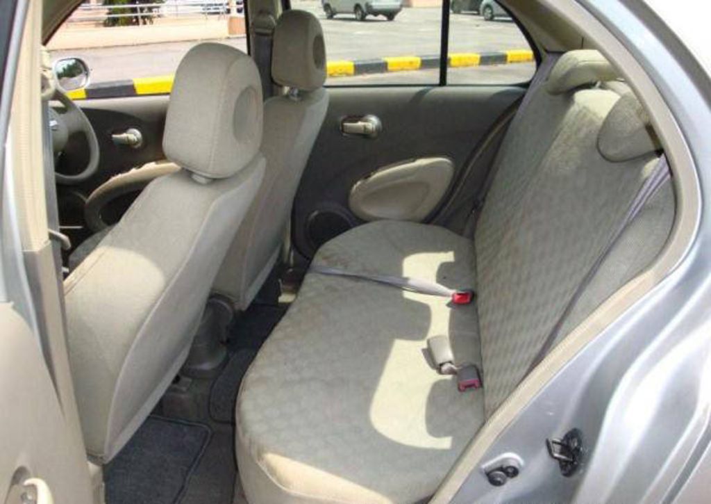 2004 Nissan March